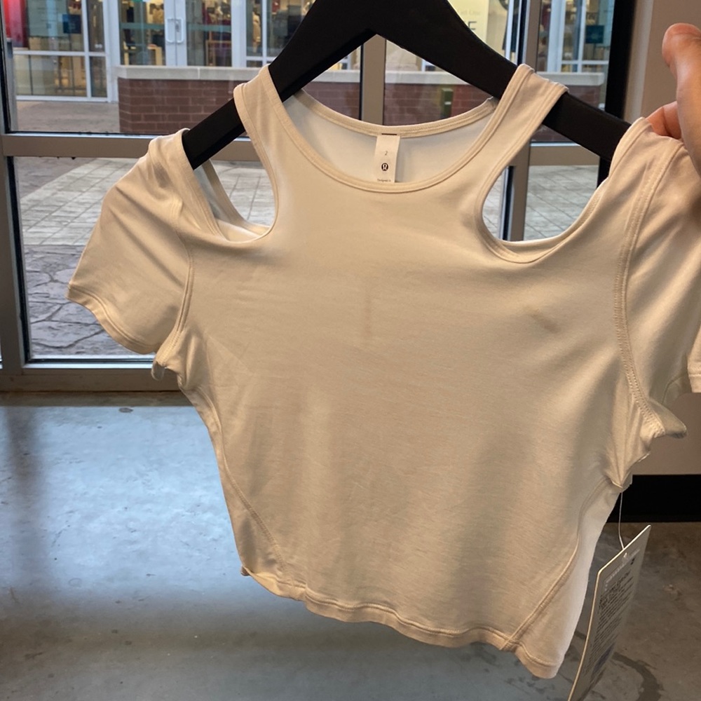 lululemon athletica Cream Cold-Shoulder Crop Top